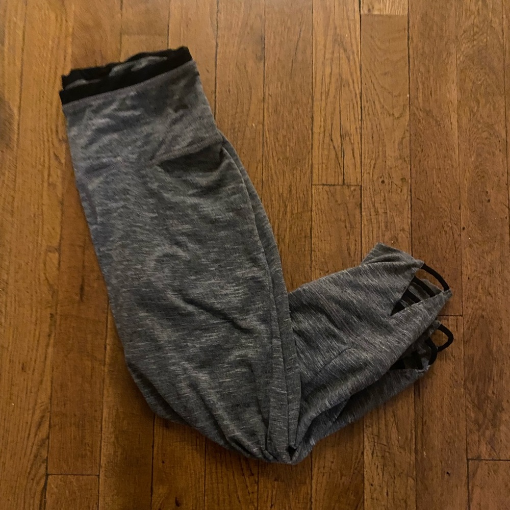 Prana size small heather grey cropped leggings with side detail